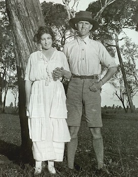 Karen_Blixen_and_Thomas_Dinesen_1920s