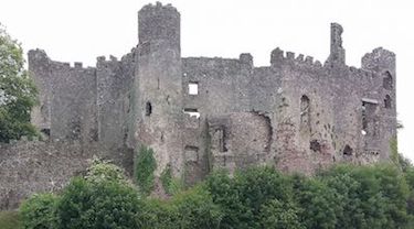 Laugharne_Castle_2015